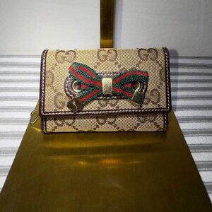 Gucci Brown Monogram Key Holder – Authentic Designer